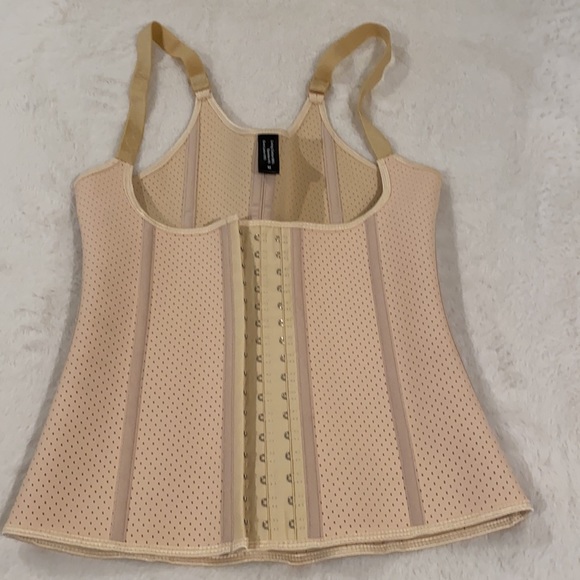 Brand new only tried on and did not fit. Too small for me!!! - Picture 4 of 4